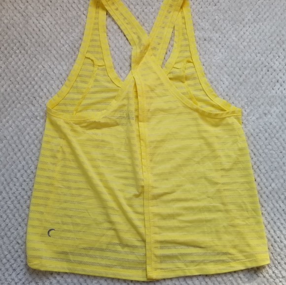 ZYIA Yellow Sleeveless Women's Top - Picture 3 of 7